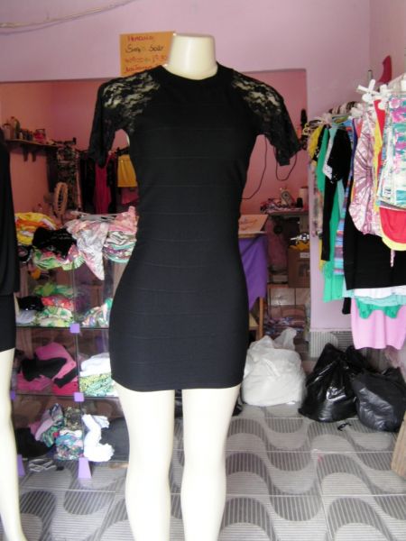 Vestido de Bandagem com Renda